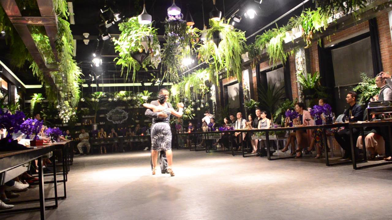 Frank Obregon y Jenny Gil bailan Argañaraz en Beijing - China