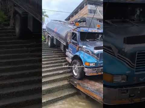 INTERNATIONAL 4700 en el planchon de Magüi Payan Nariño #trucks #camiones #colombia #ruta i