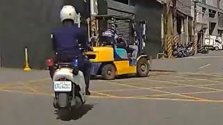 大家都看得到，就警察看不到