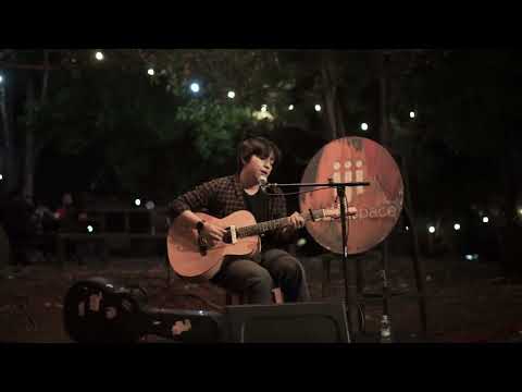 “Dialog Hujan” Rufi live at IJI Sociopetal Space, Bandung.