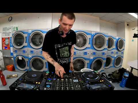 //22// DJ Gameboy Color (SCHIEBT ANDERS KOLLEKTIV)