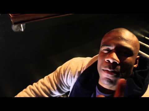 MAXWELL D VS JULIO BASHMOORE UP AND DOWN