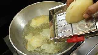 క్రిస్పీ ఆలూ చిప్స్ అచ్చం బయట  హోటల్ లో చేసినట్లే | Homemade Potato Chips | Potato wafers | Chips