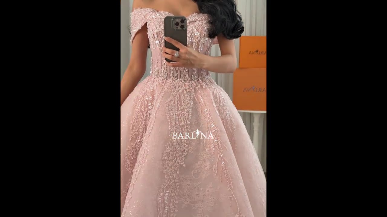 فستان سهرة وردي منفوش مزين بتطريز ناعم - XXL
