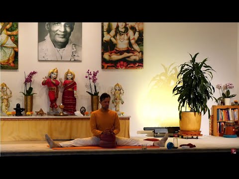 YOGAstunde mit Udo - Yoga Vidya Mittelstufe - Live 9:15 Uhr 21.10.2021
