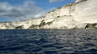 preview picture of video 'Falaises de Bonifacio en kayak de mer'