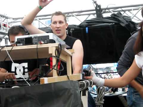 Dj Nonsdrome vs. Dj Code Red live @ Street Parade 2010 part.3