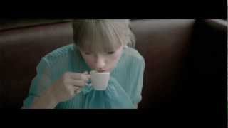 Sólo Quería Un Café - Ricardo Arjona (Video)