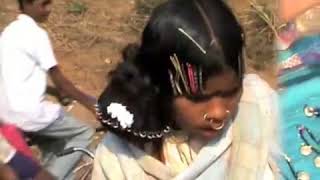 preview picture of video 'India: The Dhongria/Dongariya Kondh Market Continued, Orissa'
