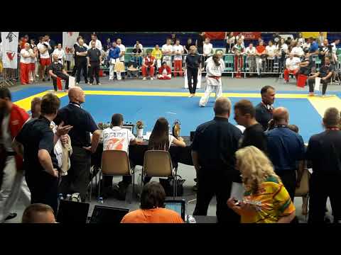 Dobroslawa habraszka vs bibilleshwi Tamar mistrzostwa Europy karate shinkyokushin Wrocław