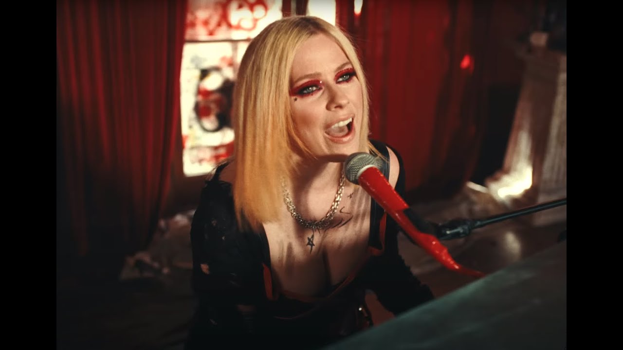 Avril Lavigne - I'm a Mess (with YUNGBLUD) (Official Video) - YouTube