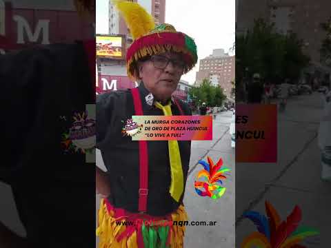 La murga de Plaza Huincul participando del desfile de carnaval