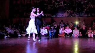 Mario Consiglieri & Anabella Díaz-Hojman bailando un tango en Misterio Tango Festival 2010