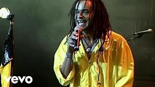 Yannick Noah - Saga Africa (ambiance secousse) (Live aux Nuits de Fourvière 2002)