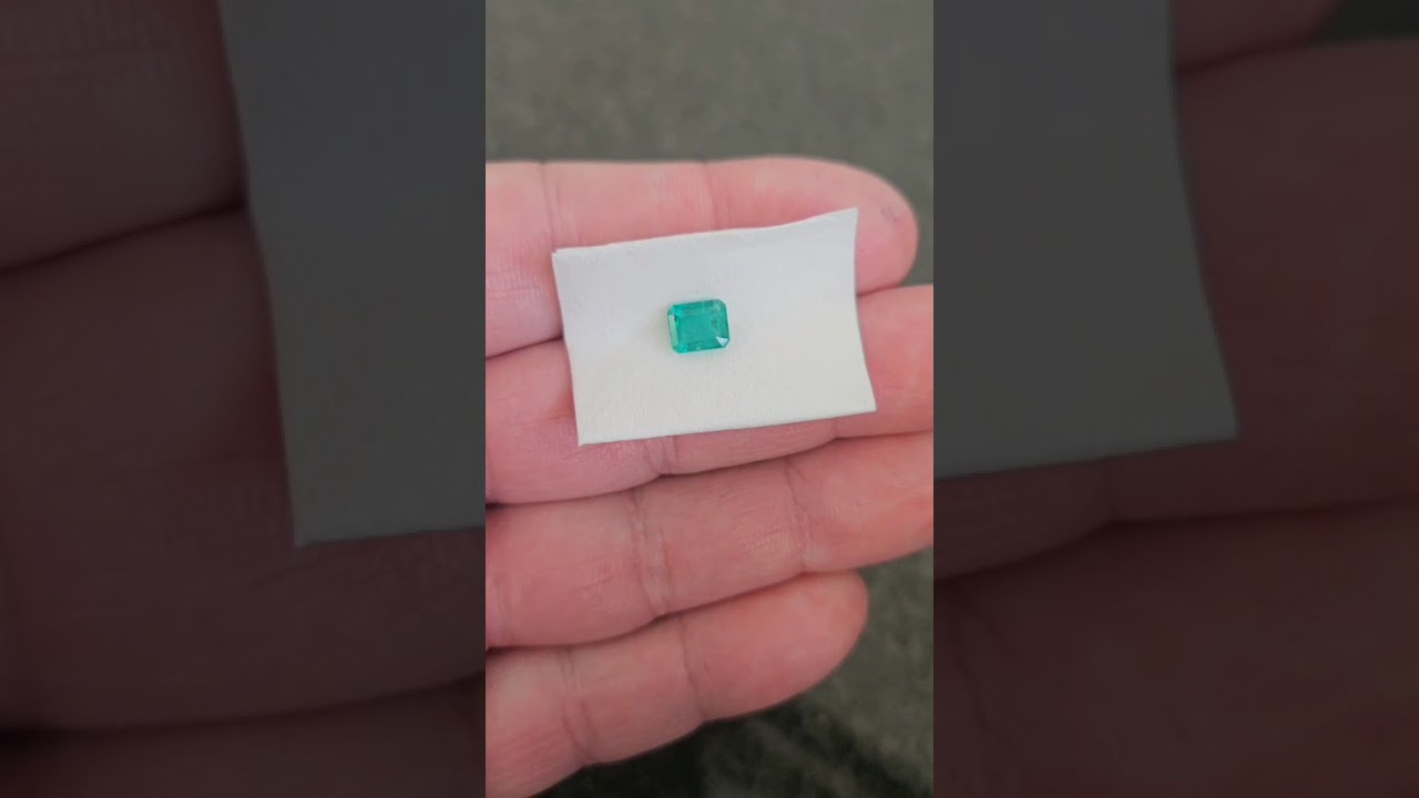 Esmeralda Lapidada 5.2x6.3mm – Natural e com Excelente Preço: R$950