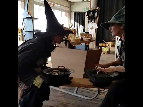 Unser Hexen vom Hexenwasser sind auch im Winter unterwegs. Rodeln in der SkiWelt Wilder Kaiser.