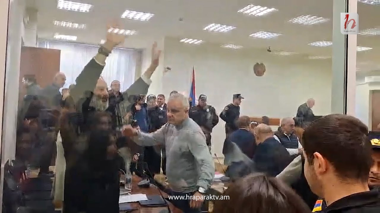 Ողջունում են Բագրատ սրբազանին