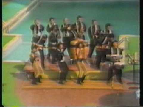 Banda Show Esa Chica me Vacila (Videoclip Oficial)