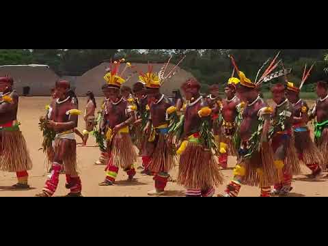 Dança ritual de indígena do Xingú,  Alto Xingu