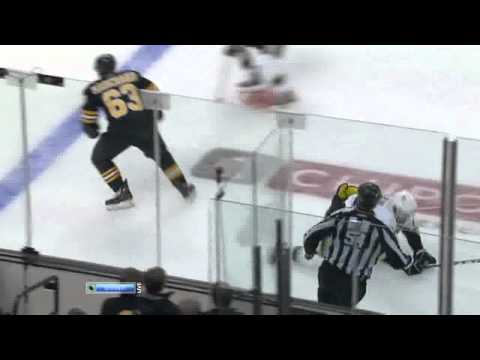 Brad Marchand hits Evgeni Malkin ( Pittsburg Penguins & Boston Bruins),NHL, 15/01/2011