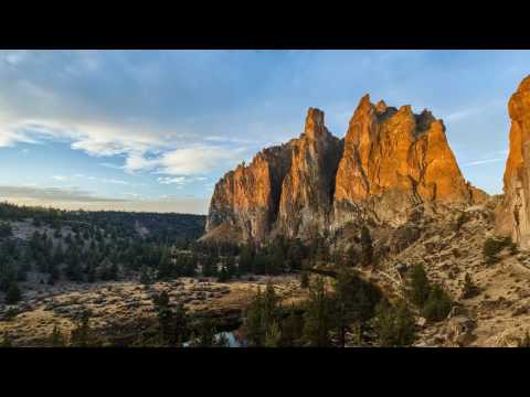 Oregon's Smith Rock Captured at Play and at Rest in this Captivating 4K Time-Lapse