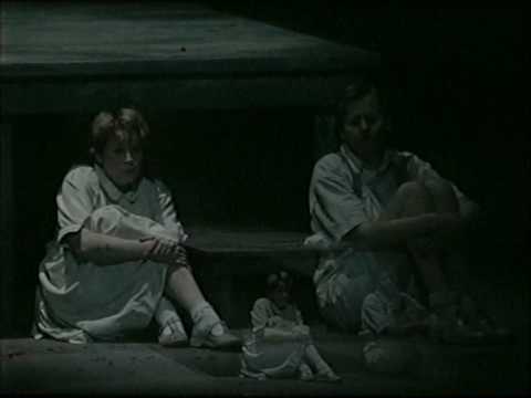 Humperdinck : Hansel & Gretel -Evening prayer - WNO 1998, Kitchen, Drumm