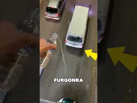 Ez a rosszcsont gyerek feldühítette a sofőrt 😱