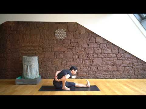 86 Gebundener Langsitz Der Yoga Coach by Stephan Suh