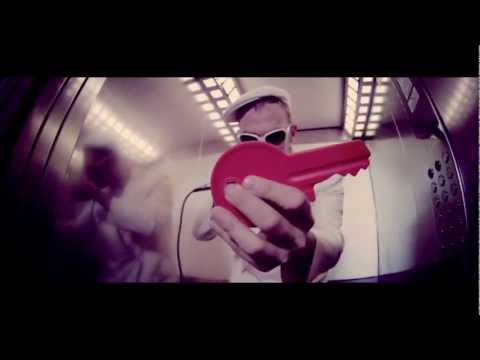 3 Is A Crowd con Dargen D'Amico & Tommaso Cerasuolo - Chiusi a chiave