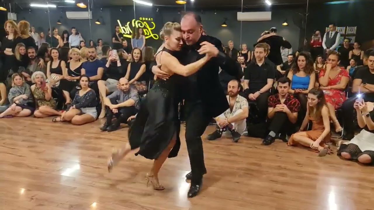 Mariana Montes & Utku Küley - Viejo Porton - Discover www.chiquedancewear.com