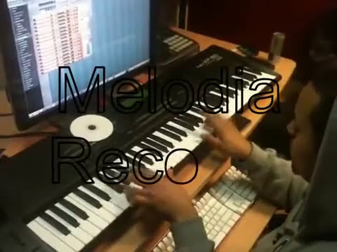 Nan2 El Maestro de las Melodias Creando Musica en Studio