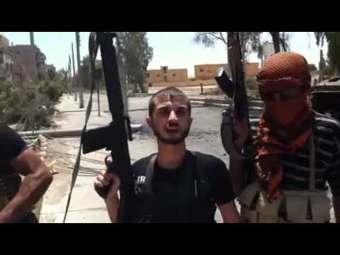 تمركز عناصر الجيش الحر في شارع بور سعيد في حي الموظفين في دير الزور