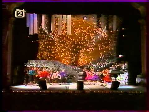 Marta Kubišová a Eva Pilarová - Amerika  ( America z muzikálu West Side Story ) 1993 LIVE