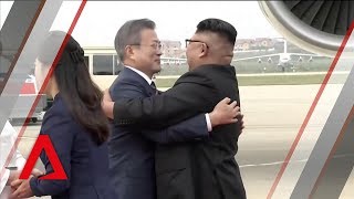 Kim Jong Un welcomes South Korea's Moon Jae-in in Pyongyang
