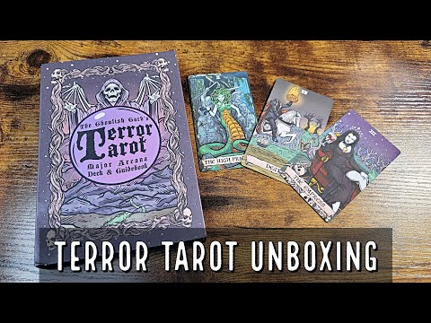 Terror Tarot | Unboxing and Flip Through