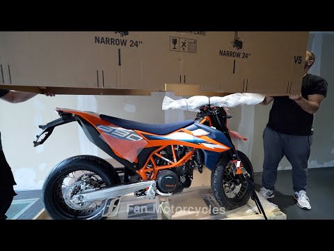 KTM 690 SMC R 2023 Unboxing by Fanmoto