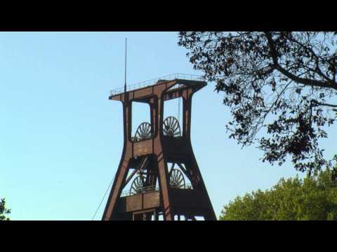 Impressionen Altweibersommer - Zeche Pluto Wilhelm, 56 Meter hoher Doppelbock über Schacht 3