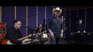 Holding A Good Hand - Noel Flynn