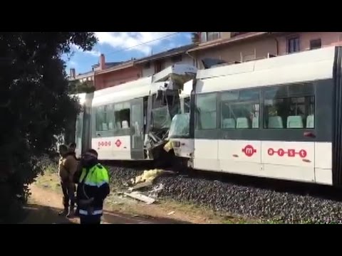 Accident de METROU &icirc;n Italia: Zeci de oameni, răniţi, cei mai mulţi elevi şi studenţi