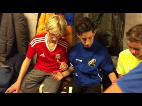 Mannequin challenge Geel-Zwart JC1 (GROOTS)