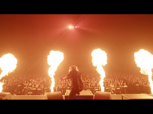 MAN WITH A MISSION、最新ライブ映像が7月29日(肉・火)に発売決定!発売日には全国『29』の映画館で一夜限りの大画面上映も実施!! Blu-ray/DVD作品から先行で「REACHING FOR THE SKY」のLIVE映像を初公開!!! 6 YouTubeサムネイル