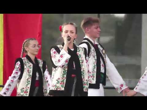 Froicu Anamaria ,, Când aud că-n sat e joc " Ansamblul folcloric,, Doina Costeștilor "