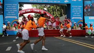 Nhảy Đủ ba bước, rước bình an - Sự kiện Đi bộ kêu gọi toàn dân đội mũ bảo hiểm cho trẻ em