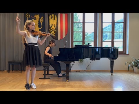 Nina Sofie - Korngold Violin Concerto in D major 3rd movement (live performance)