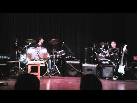 Drum Battle (Godsmack Cover) - Rodrigo Miguélez VS Francisco Páez