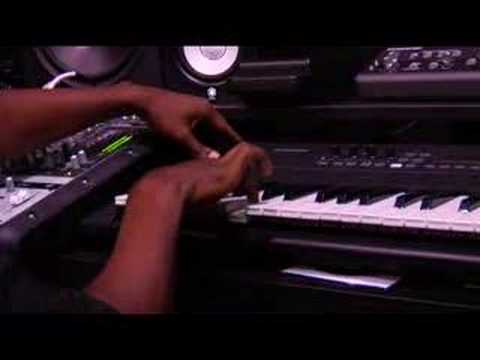 SampleMoog Introduction - Get a Moog in your computer!