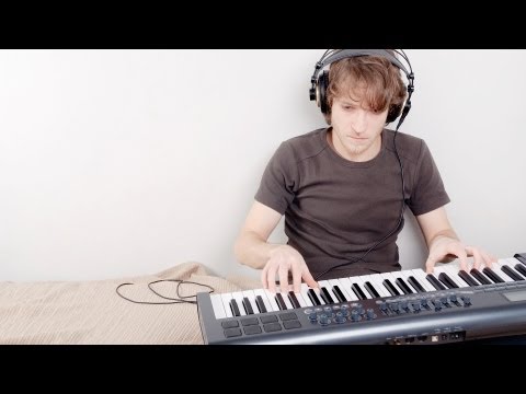 How to Comp w/ Left Hand While Soloing | Keyboard Lessons