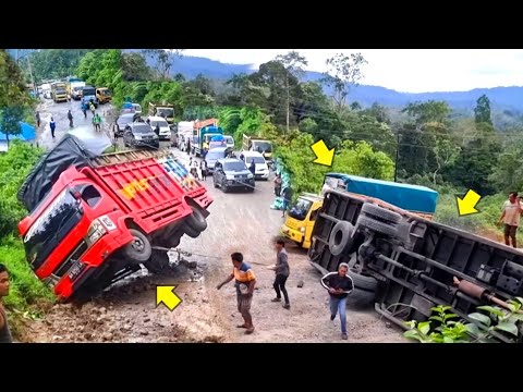 Kecelakaan Beruntun - Mobil Truk Terbalik Di Tanjakan Batu Jomba