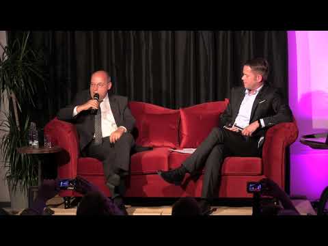 Dr. Gregor Gysi auf dem roten Sofa im Denkwerk Herford am 07.09.2017