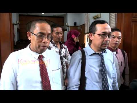 Takut Hadapi Ahmad Dhani, Farhat Abbas Kabur ke Luar Negeri?